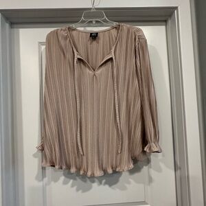 Bobeau Women's Cream Pleated Blouse